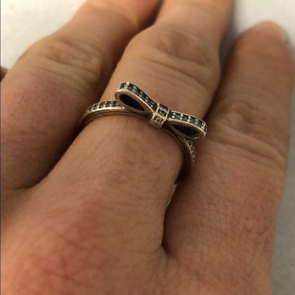 EUC authentic Pandora bow ring - Picture 2 of 6